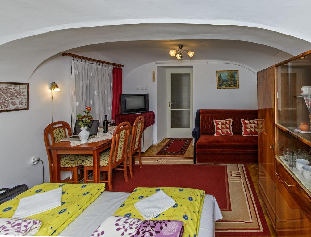 Barokk Vendeghaz Hotel เอ็กเกอร์ ห้อง รูปภาพ