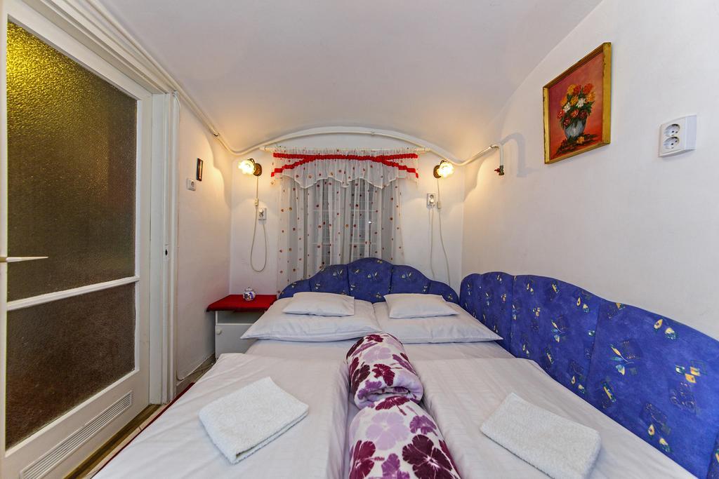 Barokk Vendeghaz Hotel เอ็กเกอร์ ห้อง รูปภาพ