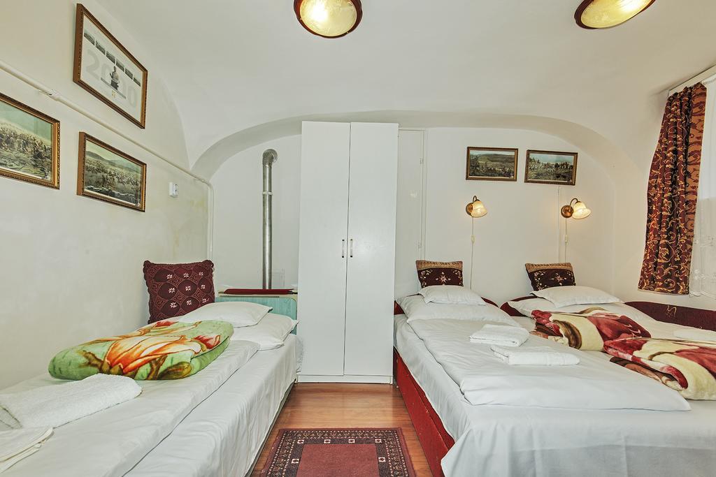 Barokk Vendeghaz Hotel เอ็กเกอร์ ภายนอก รูปภาพ