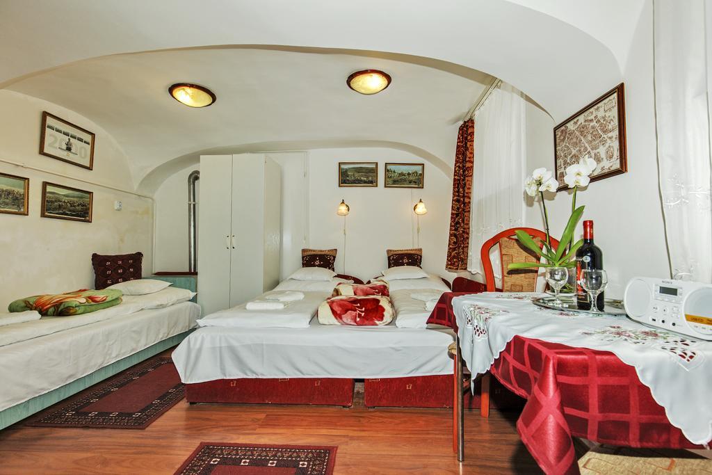 Barokk Vendeghaz Hotel เอ็กเกอร์ ภายนอก รูปภาพ
