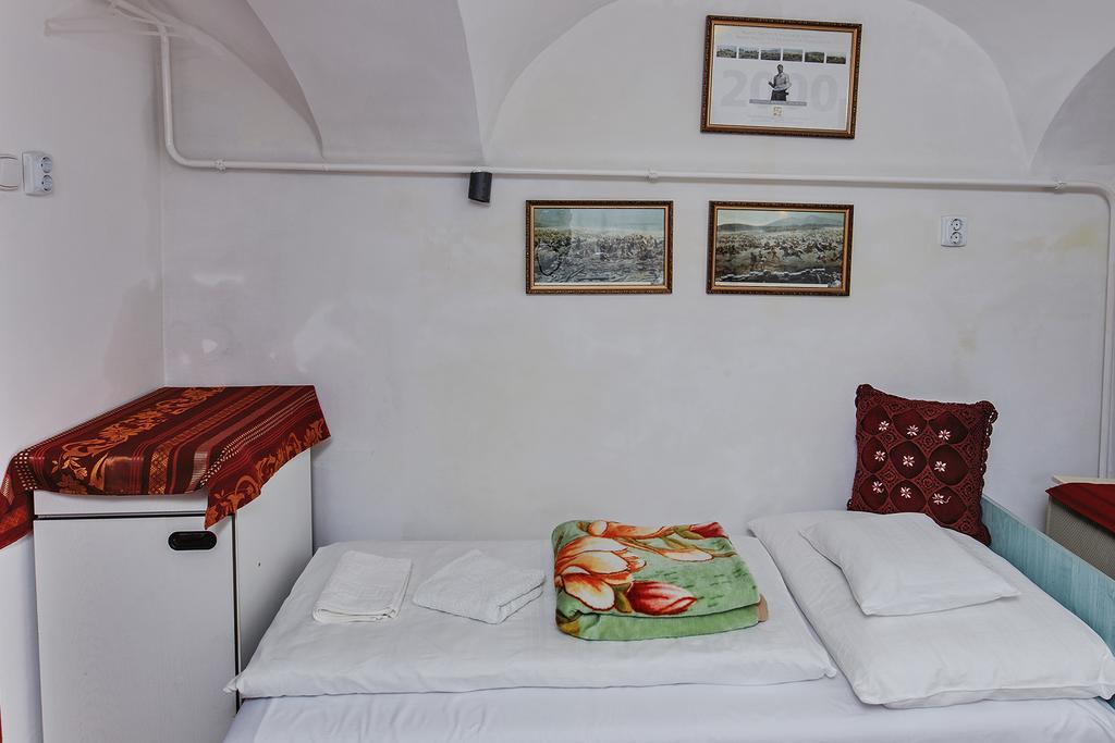 Barokk Vendeghaz Hotel เอ็กเกอร์ ภายนอก รูปภาพ