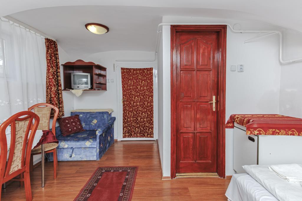 Barokk Vendeghaz Hotel เอ็กเกอร์ ภายนอก รูปภาพ