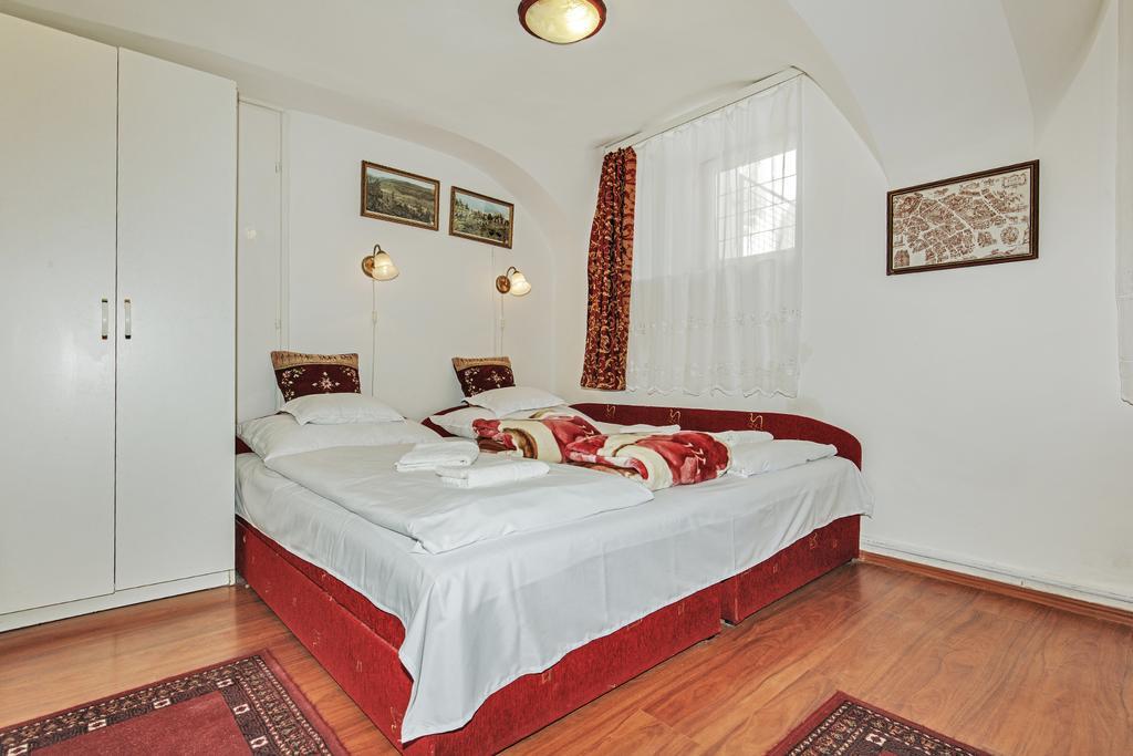 Barokk Vendeghaz Hotel เอ็กเกอร์ ภายนอก รูปภาพ