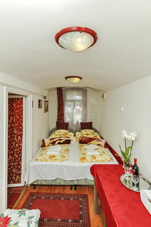 Barokk Vendeghaz Hotel เอ็กเกอร์ ภายนอก รูปภาพ